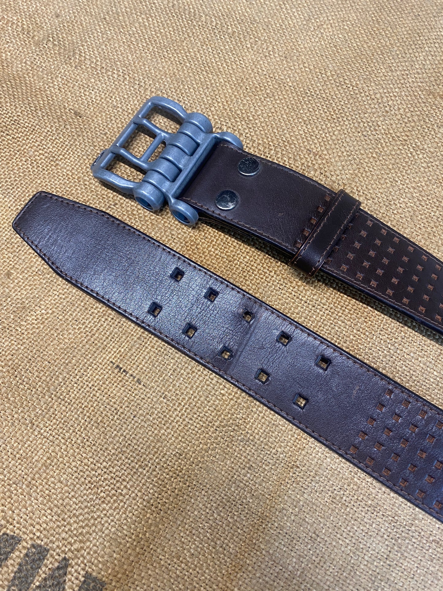 Ceinture lourde Oakley en cuir vintage entièrement marron