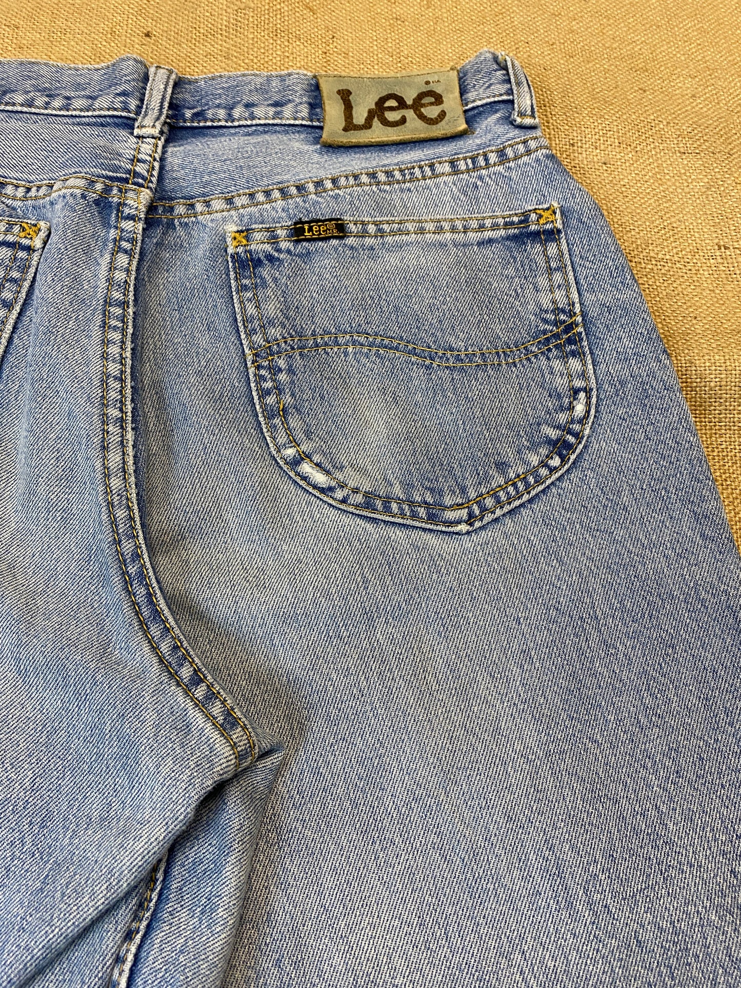 Vintage Lee light wash denim round pocket (33)