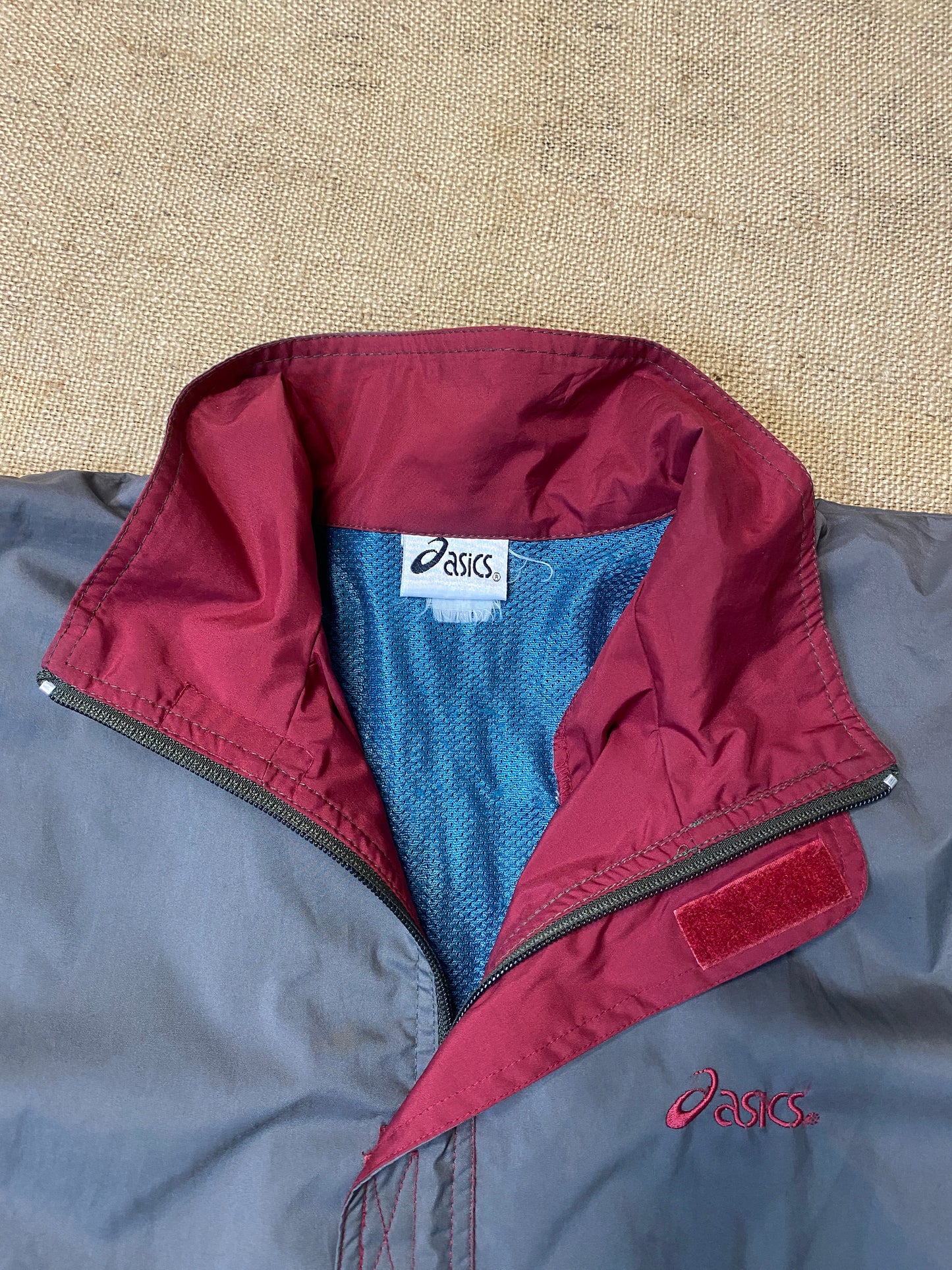 Asics Windbreaker light jacket Red grey (M)